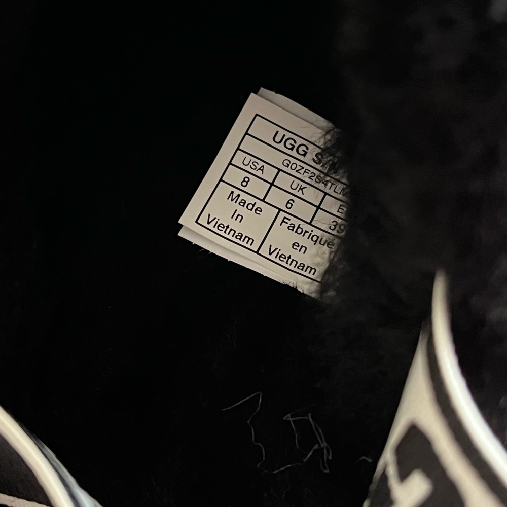 Ugg Slippers. Euc - image 5